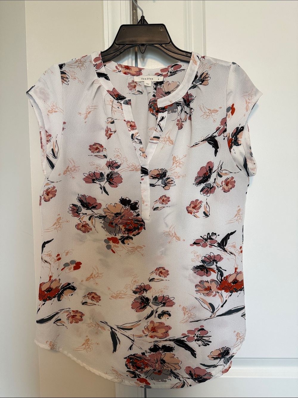 fun2fun White Floral Split-V Neck Cap-Sleeve Blouse